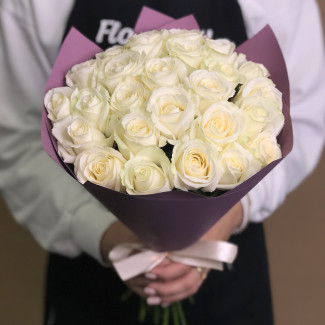 Букет из 25 белых роз (50 см)